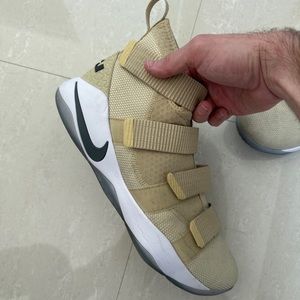 Nike LeBron Zoom Solider 11